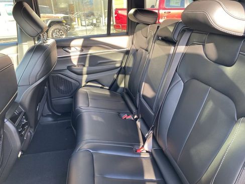 New 2025 Jeep Grand Cherokee Limited w/ Black Appearance Package image 17