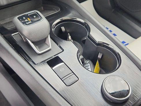 Used 2021 Nissan Rogue SV w/ Premium Package image 18