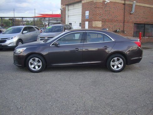 Used 2015 Chevrolet Malibu LT FWD image 2