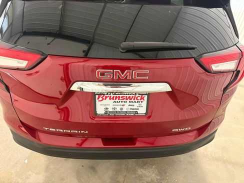 Used 2023 GMC Terrain SLE w/ Driver Convenience Package AWD/4WD image 16