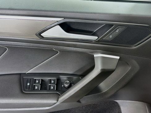 Used 2023 Volkswagen Tiguan SE R-Line FWD image 15
