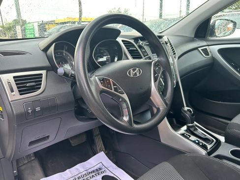 Used 2017 Hyundai Elantra GT FWD image 11