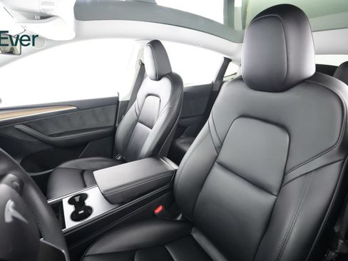 Used 2024 Tesla Model Y Long Range RWD image 4