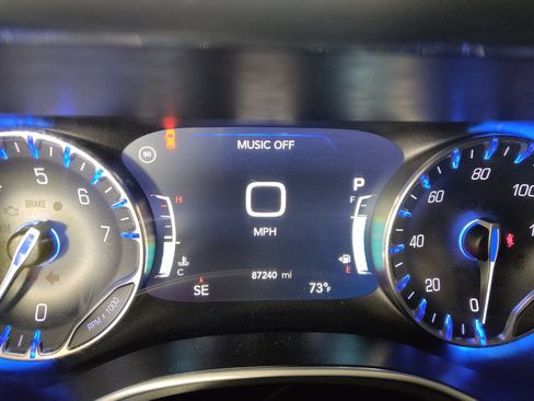 Used 2018 Chrysler Pacifica Limited w/ S Appearance Package FWD image 23
