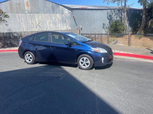 Used 2012 Toyota Prius Two image 2