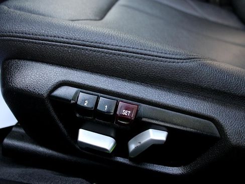 Used 2018 BMW 320i xDrive Sedan image 32