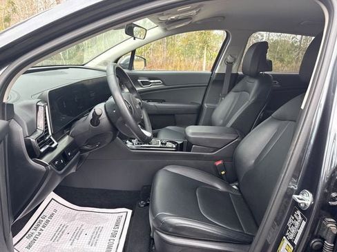 Used 2025 Kia Sportage EX image 3