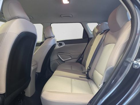 Used 2025 Kia Soul LX w/ LX Technology Package FWD image 27