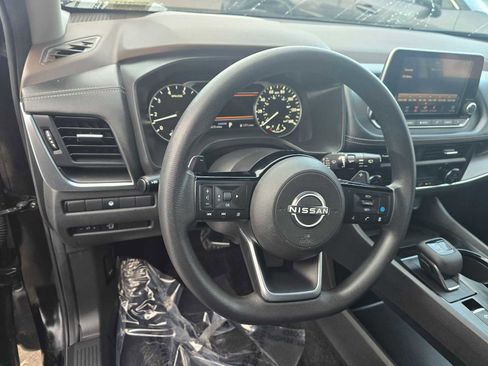 Used 2023 Nissan Rogue SV image 25