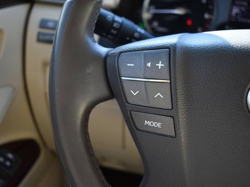 Used 2013 Lexus LX 570 4WD w/ Luxury Pkg image 18