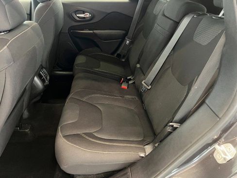 Used 2016 Jeep Cherokee Latitude w/ Cold Weather Group image 28