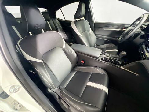 Used 2025 Toyota Camry SE FWD image 30