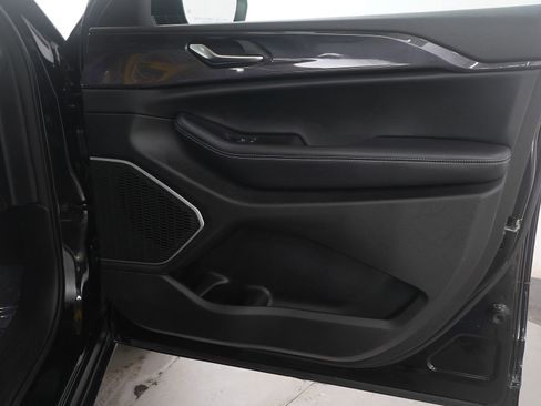 Used 2021 Jeep Grand Cherokee L Laredo image 9