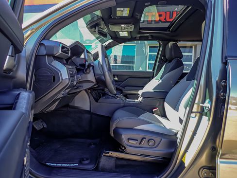 Used 2024 Toyota Tacoma TRD Off-Road image 17