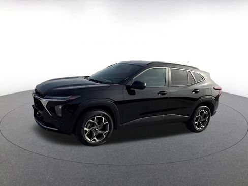 Used 2025 Chevrolet Trax LT image 7