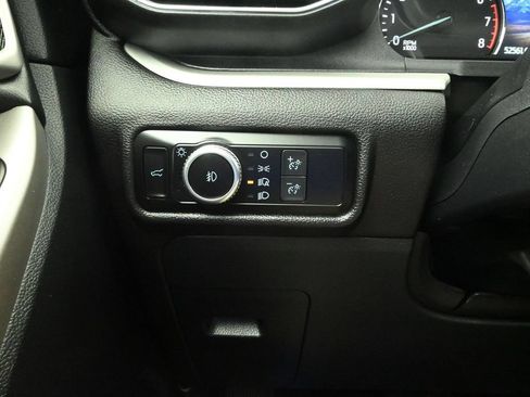 Used 2022 Ford Explorer XLT w/ Equipment Group 202A AWD/4WD image 17