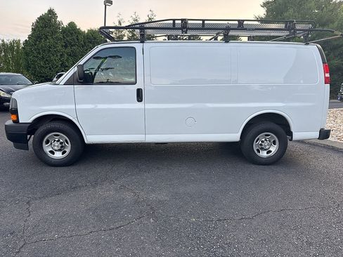 Used 2021 Chevrolet Express 2500 w/ Driver Convenience Package RWD image 4