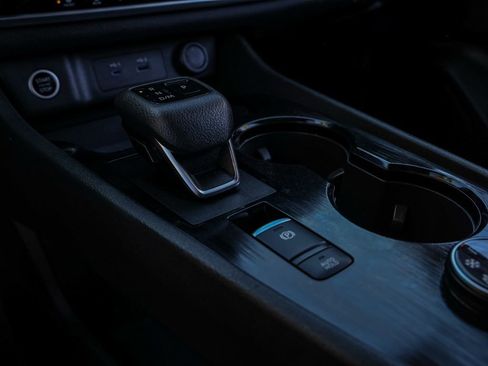 Used 2023 Nissan Rogue SV image 31