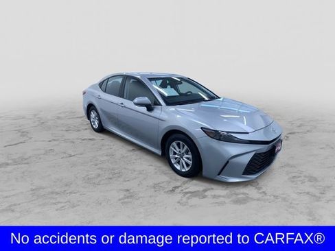 Used 2025 Toyota Camry LE image 3