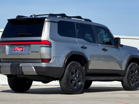 Used 2025 Lexus GX 550 image 3