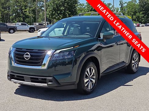 Used 2025 Nissan Pathfinder SL FWD image 2