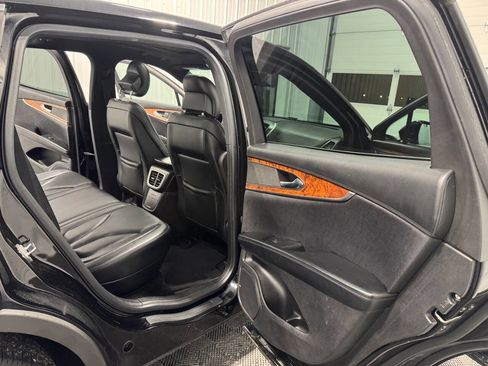 Used 2017 Lincoln MKX Reserve w/ Lincoln MKX Climate Package image 24