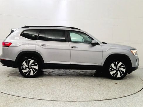 Used 2025 Volkswagen Atlas SE image 8