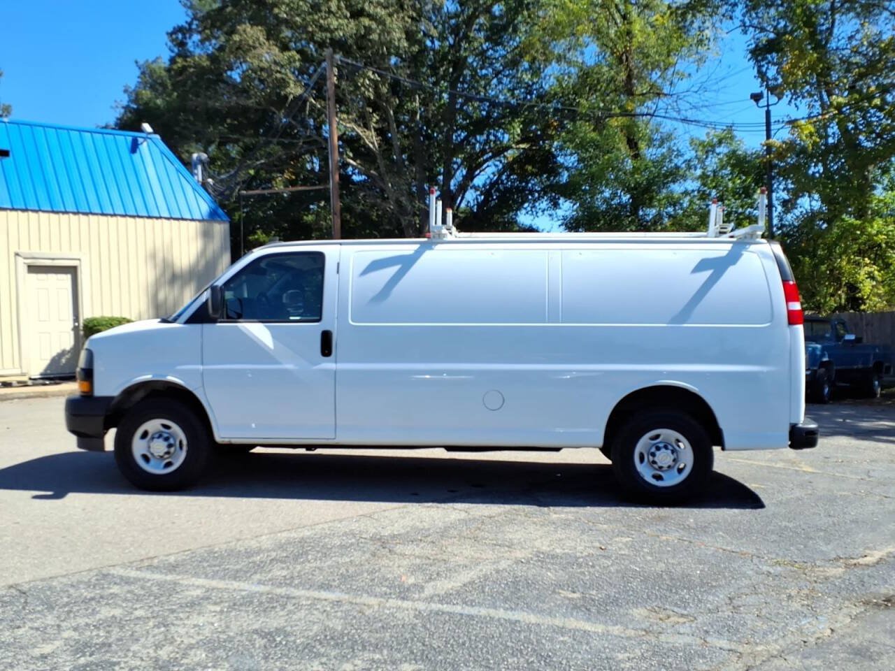 Used 2022 Chevrolet Express 2500 Extended w/ Driver Convenience Package RWD image 7
