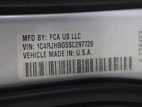 Used 2025 Jeep Grand Cherokee Limited image 48