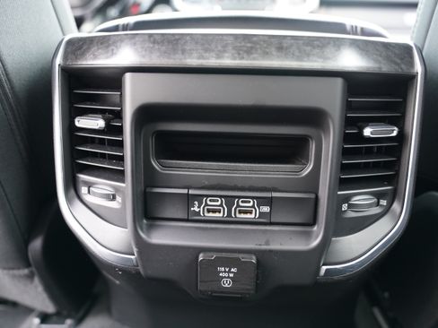 Used 2019 RAM 1500 Big Horn AWD/4WD image 6