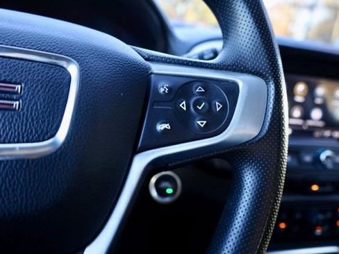 Used 2023 GMC Terrain SLE w/ Driver Convenience Package image 22