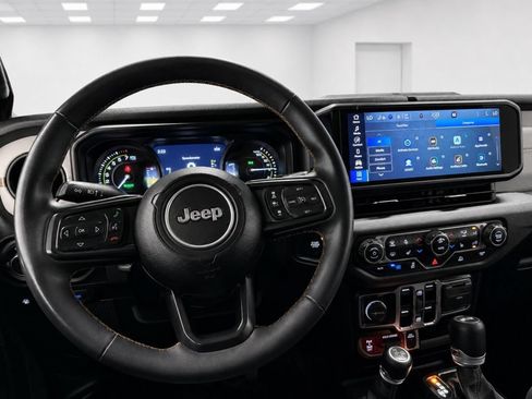 Used 2024 Jeep Wrangler Unlimited AWD/4WD image 32