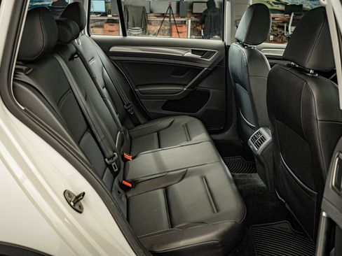 Used 2017 Volkswagen Golf Alltrack SE image 36