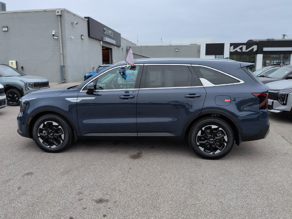 Used 2026 Kia Sorento S w/ S Panoramic Sunroof Package FWD image 4
