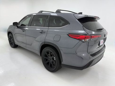 Used 2023 Toyota Highlander L image 37