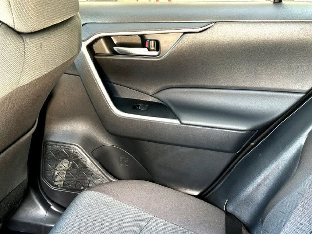 Certified 2025 Toyota RAV4 XLE AWD/4WD image 20