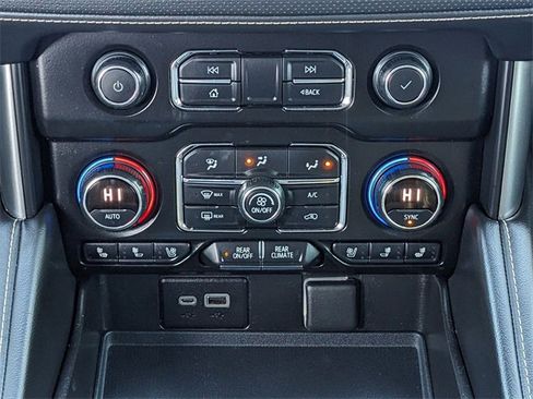 Used 2021 Chevrolet Suburban Premier w/ Premium Package image 19