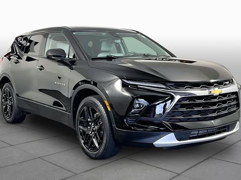 Used 2023 Chevrolet Blazer LT FWD image 3