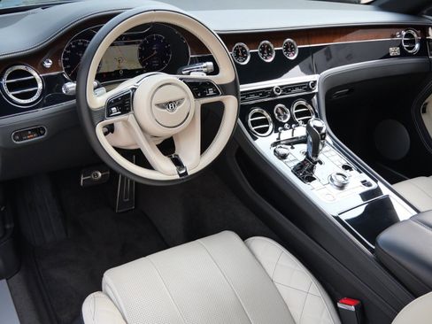 Used 2020 Bentley Continental GT image 2