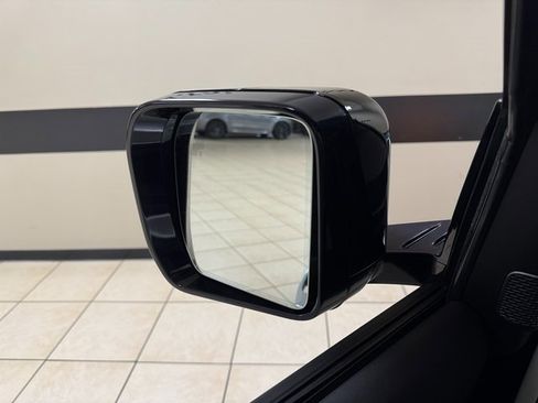 Used 2022 Land Rover Defender 110 SE image 19