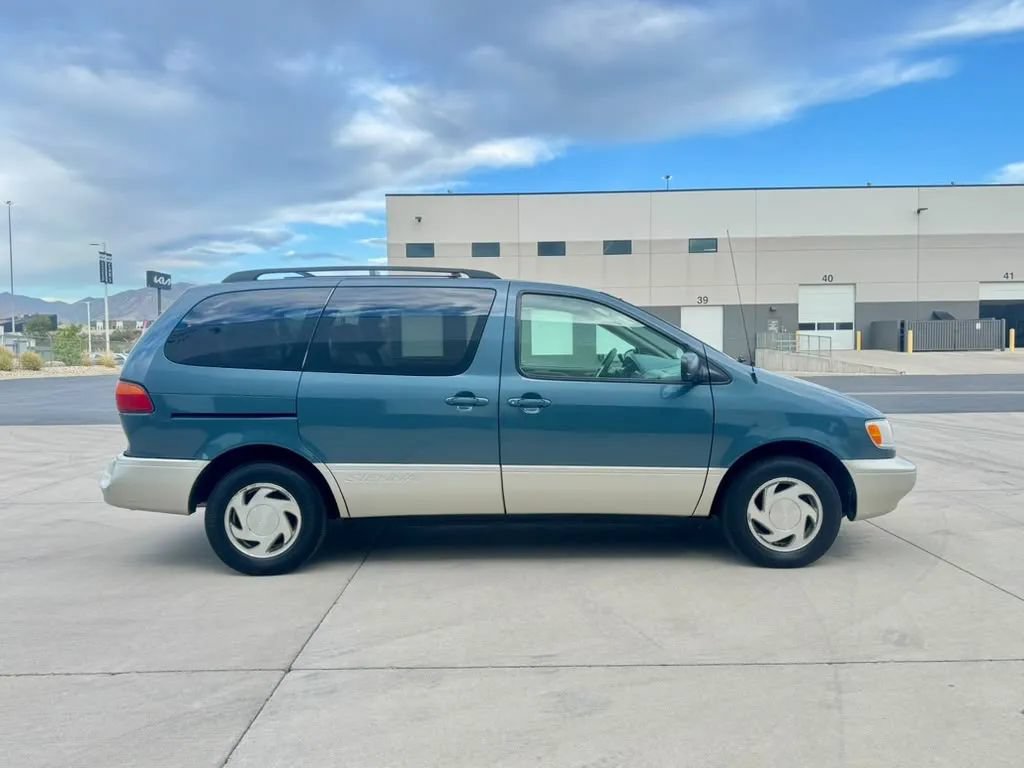 Used 2000 Toyota Sienna XLE w/ XLE Luxury Pkg FWD image 6