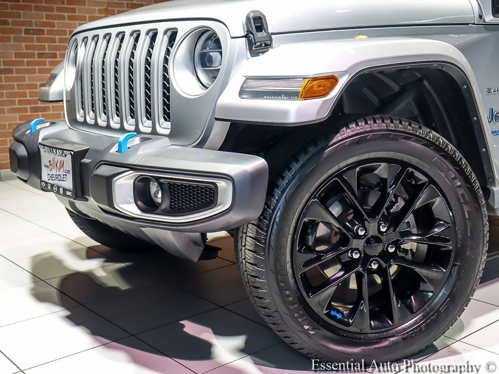 Used 2022 Jeep Wrangler Unlimited Sahara w/ Cold Weather Group AWD/4WD image 3