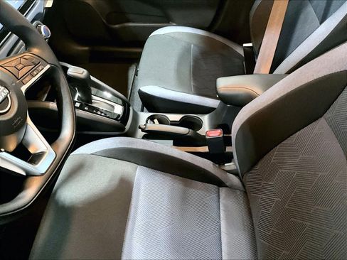 Used 2025 Nissan Versa SV w/ Trunk Package image 20