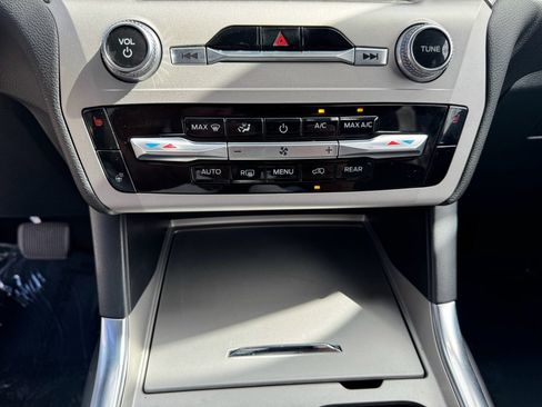 Used 2024 Ford Explorer XLT w/ Equipment Group 202A image 28