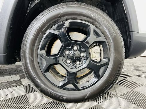 Used 2023 Jeep Compass Trailhawk image 6