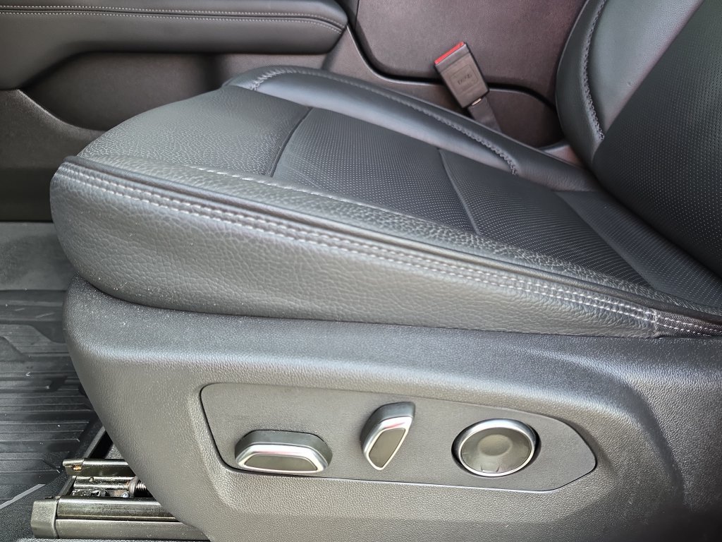 Used 2025 GMC Yukon Denali w/ Sun & Power Step Package AWD/4WD image 32