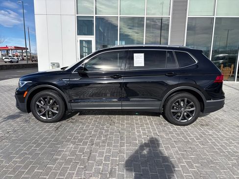 Used 2022 Volkswagen Tiguan SE image 2