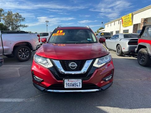 Used 2019 Nissan Rogue SL w/ Premium Package FWD image 4