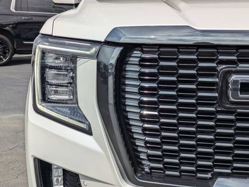 Used 2023 GMC Yukon XL Denali Ultimate AWD/4WD image 11