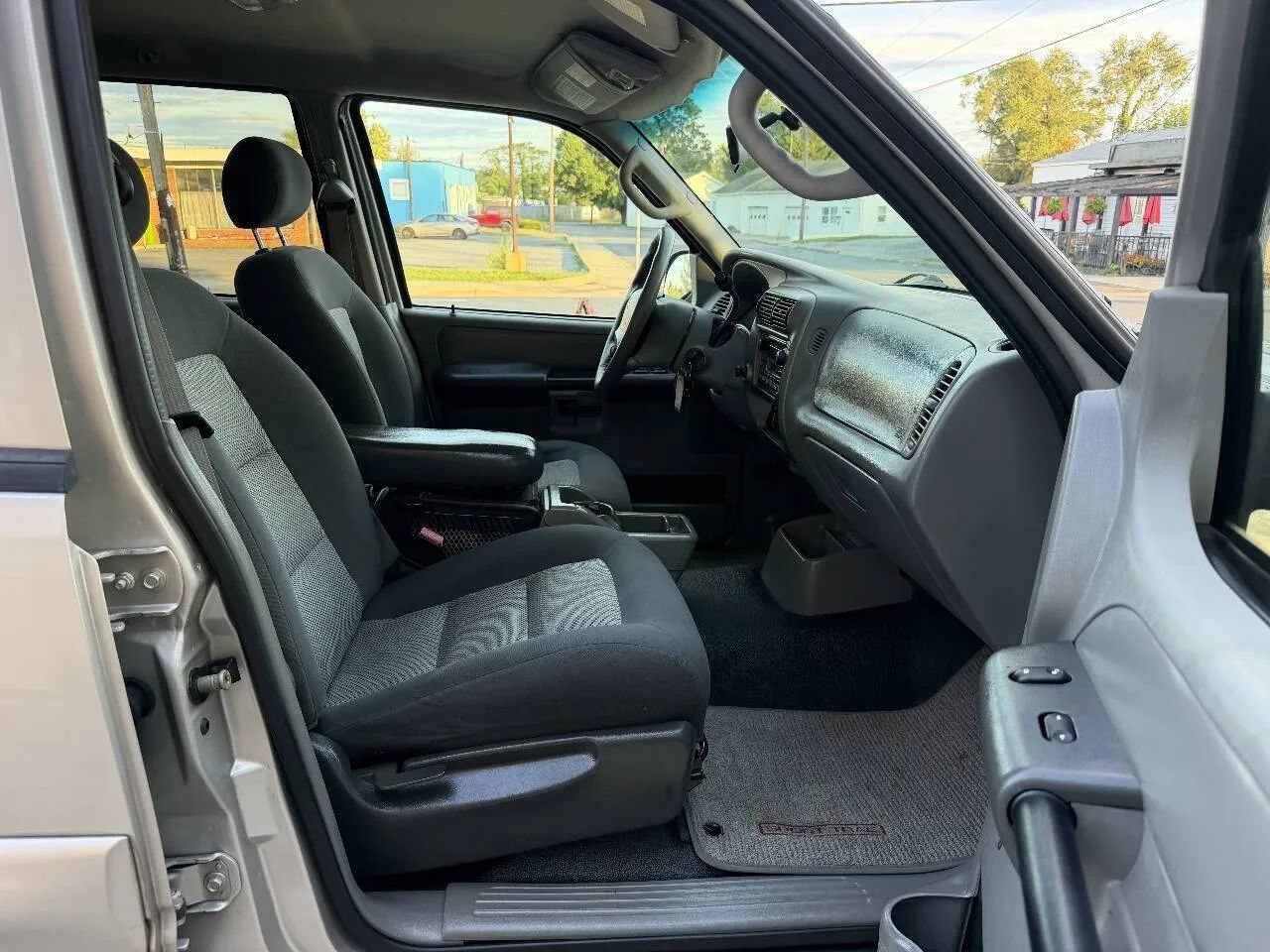 Used 2003 Ford Explorer Sport Trac XLT RWD image 27
